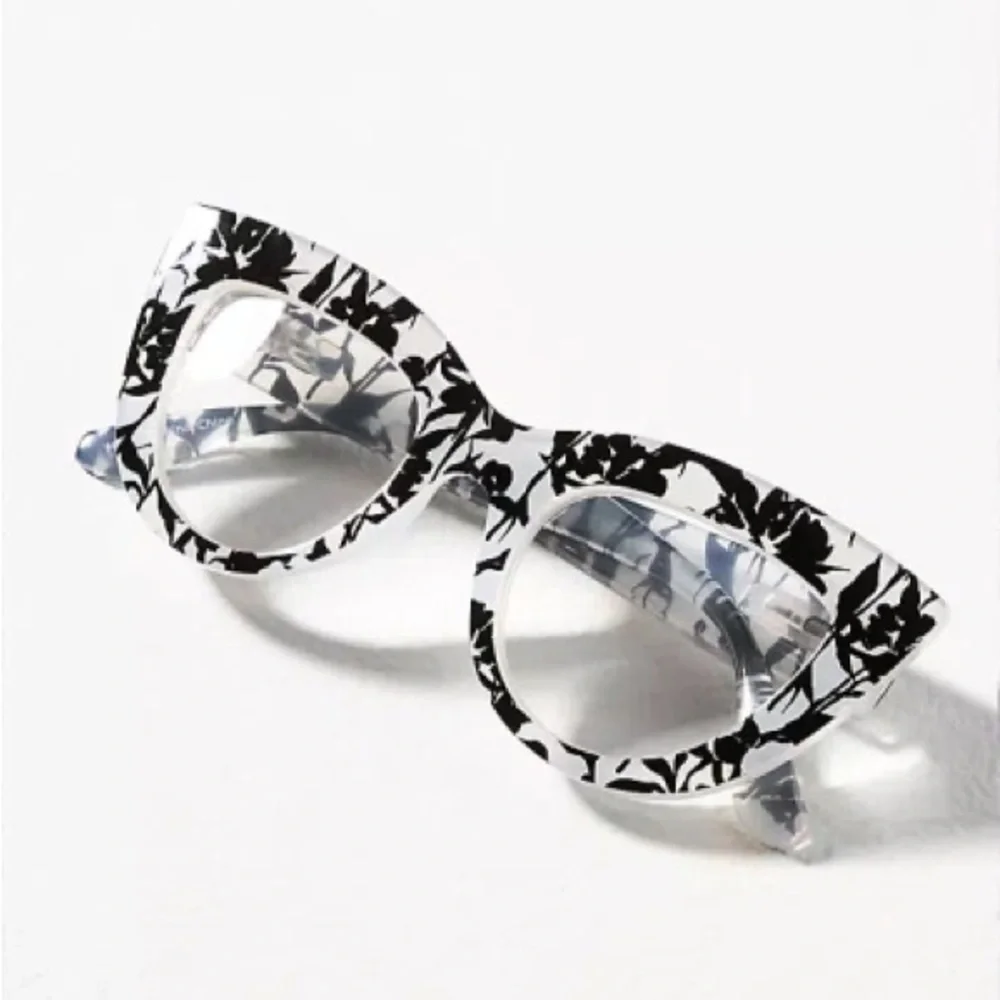 Anthropologie  Readers 2.00